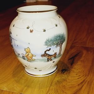 LENOX WINNIE THE POOH THE HONEY POT VASE